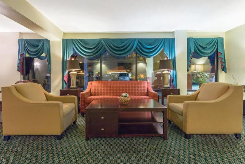 Super 8 By Wyndham Orangeburg Hotell Exteriör bild