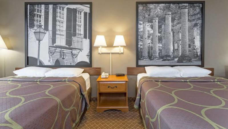 Super 8 By Wyndham Orangeburg Hotell Exteriör bild